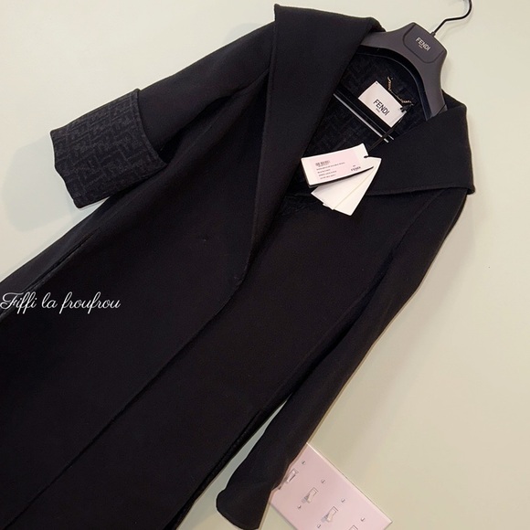 Authentic Fendi wool coat with scarf - Picture 6 of 15